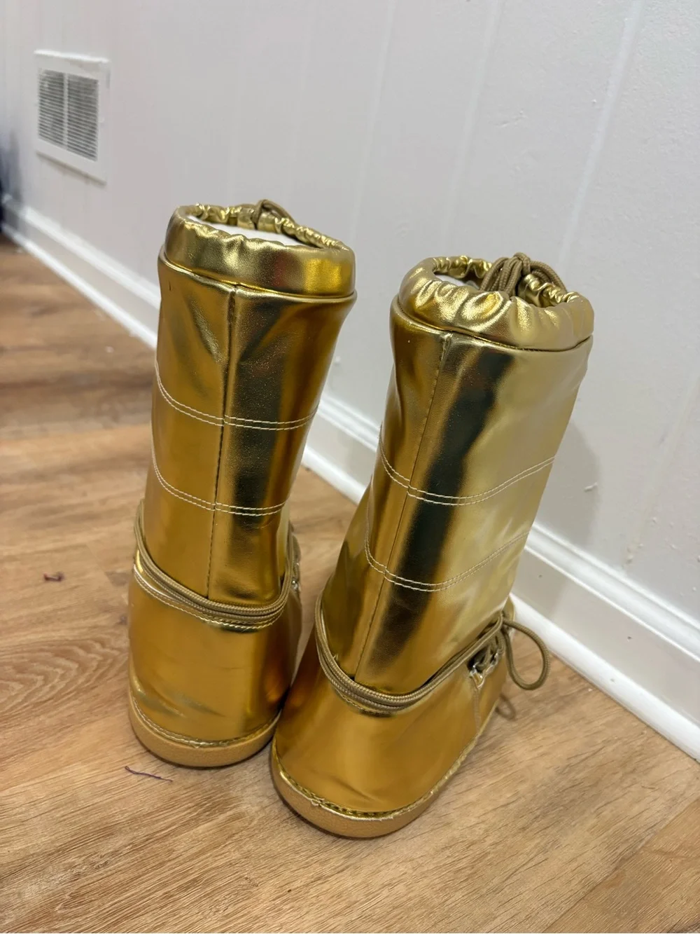 Cape Robbin Snowbell Puffy Moon Boots in Gold